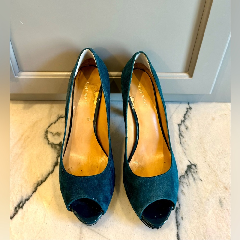 Nine West teal blue suede size 9 pumps